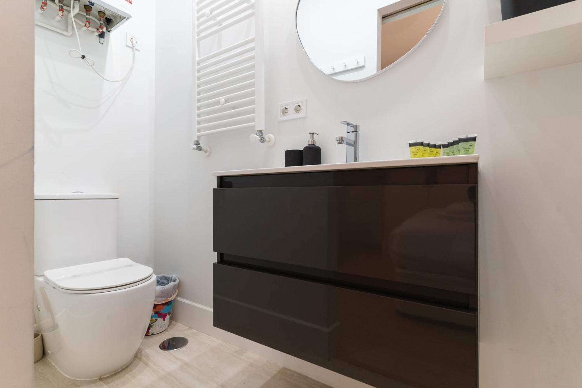 Апартаменты Cozy And Central-1Bd 1Bth- Cortes Мадрид Экстерьер фото