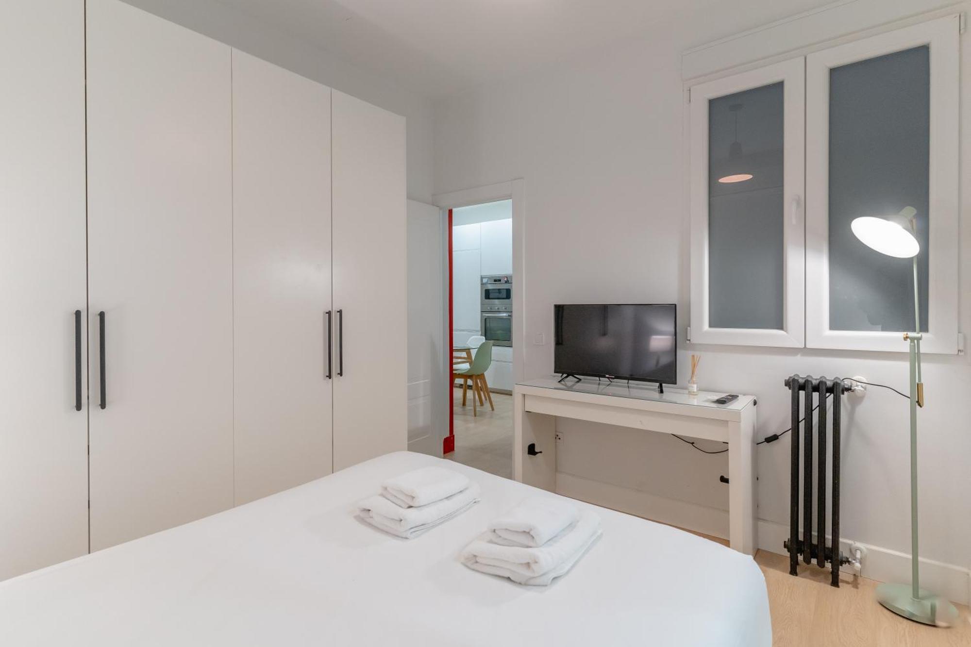 Апартаменты Cozy And Central-1Bd 1Bth- Cortes Мадрид Экстерьер фото