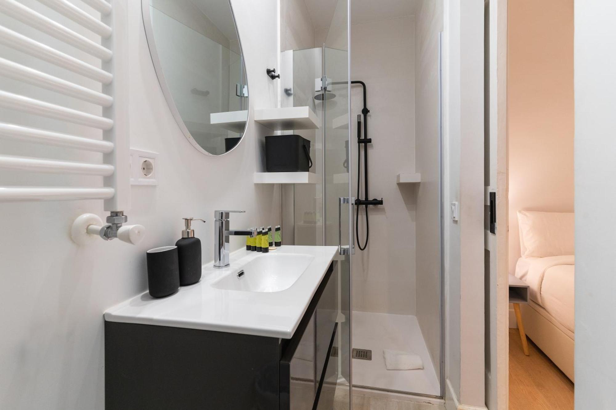 Апартаменты Cozy And Central-1Bd 1Bth- Cortes Мадрид Экстерьер фото