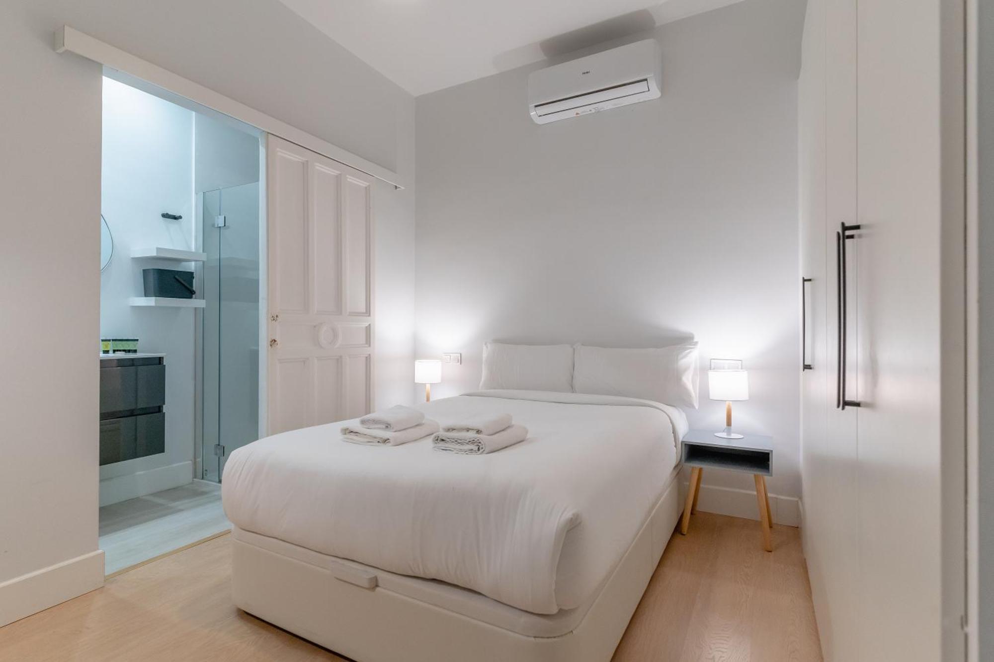 Апартаменты Cozy And Central-1Bd 1Bth- Cortes Мадрид Экстерьер фото