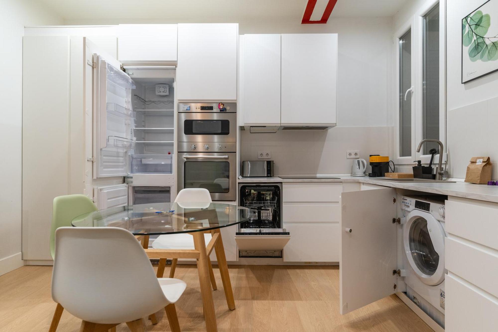 Апартаменты Cozy And Central-1Bd 1Bth- Cortes Мадрид Экстерьер фото