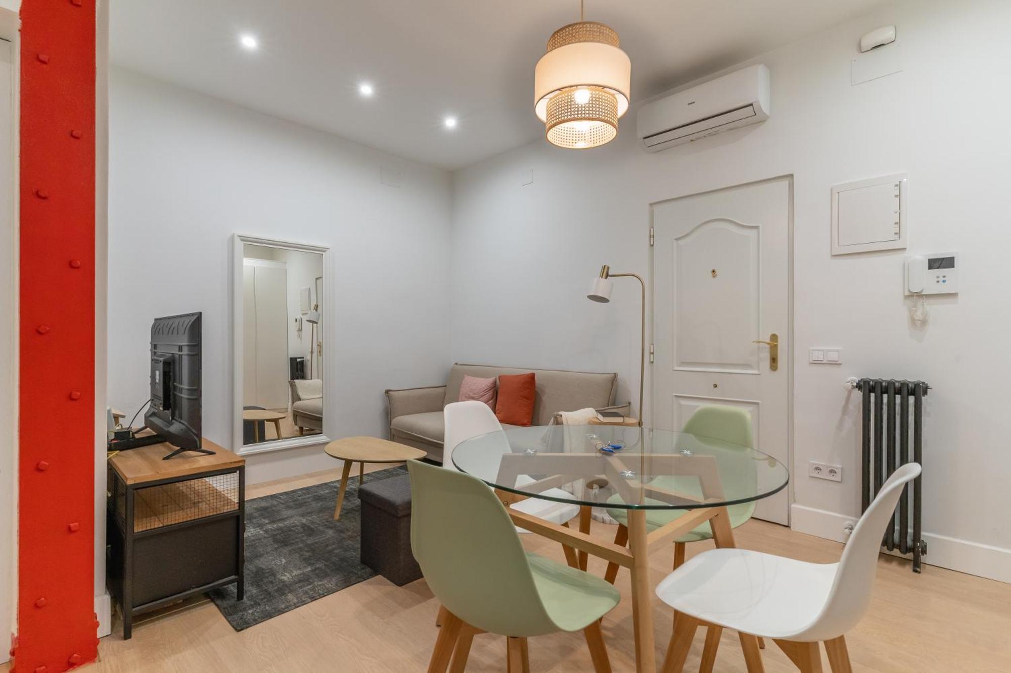 Апартаменты Cozy And Central-1Bd 1Bth- Cortes Мадрид Экстерьер фото