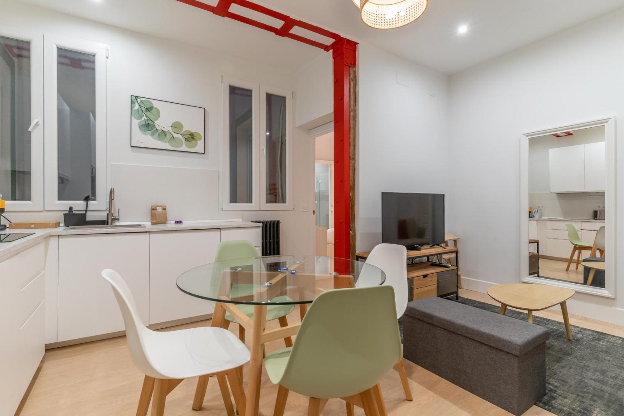 Апартаменты Cozy And Central-1Bd 1Bth- Cortes Мадрид Экстерьер фото